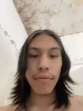 Snapshot of heytherepeoples717 chatting on 10-29-25, 03:31 heytherepeoples717 online show from 10-29-25, 03:31