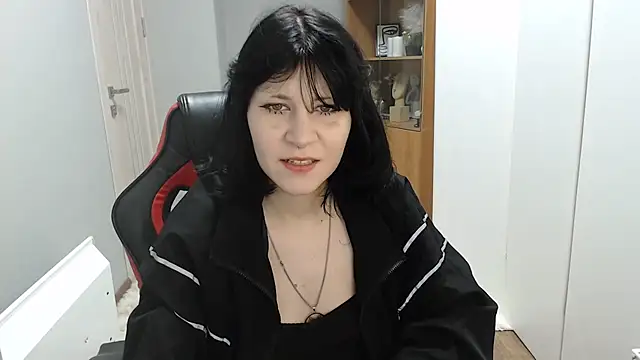 TinaQuiin online show from 11-29-25, 08:50