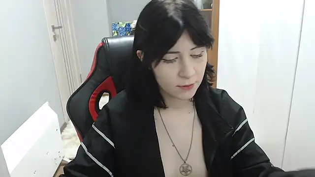 TinaQuiin online show from 12-17-25, 08:53