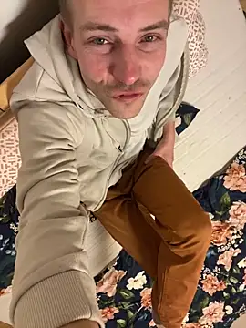 Snapshot of Skinny0150 chatting on 11-18-25, 10:47 Skinny0150 online show from 11-18-25, 10:47