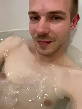 Snapshot of Skinny0150 chatting on 11-21-25, 09:24 Skinny0150 online show from 11-21-25, 09:24