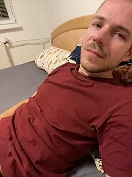 Snapshot of Skinny0150 chatting on 12-17-25, 09:54 Skinny0150 online show from 12-17-25, 09:54