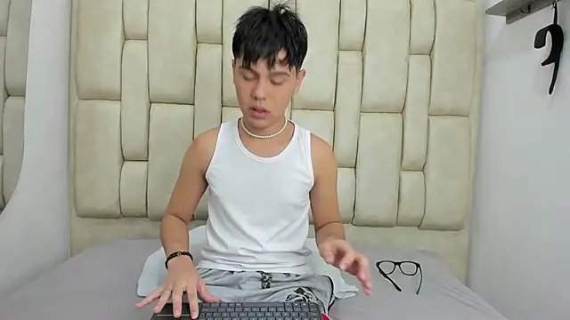 Snapshot of Felipe_Cold chatting on 09-11-25, 02:11 Felipe Cold online show from 09-11-25, 02:11