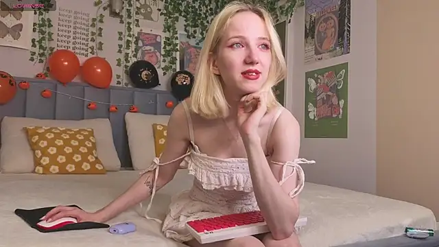 EmmaNovak online show from 10-26-25, 12:55