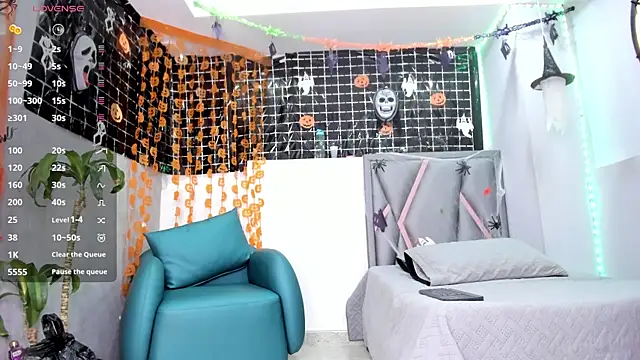 aurora tziu online show from 10-22-25, 03:51