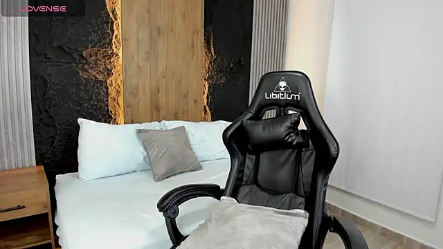 Clara Luu online show from 10-11-25, 02:44