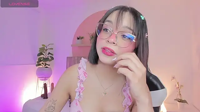 Clara Luu online show from 04-09-26, 02:55