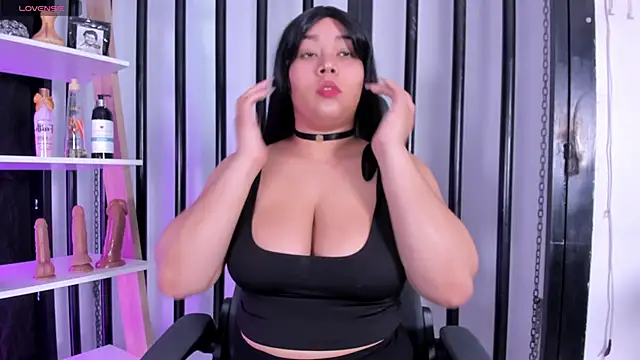 ThaliaBrooks  online show from 10-04-25, 05:05