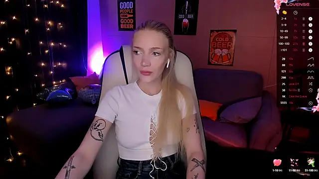 AnyaTaylor  online show from 09-30-25, 01:54