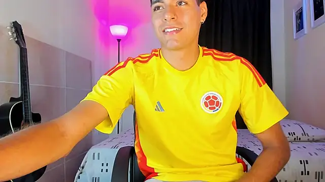 Snapshot of TeamPorn_19 chatting on 10-25-25, 03:25 TeamPorn 19 online show from 10-25-25, 03:25