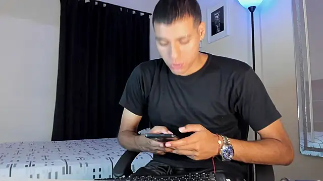 Snapshot of TeamPorn_19 chatting on 10-30-25, 07:10 TeamPorn 19 online show from 10-30-25, 07:10