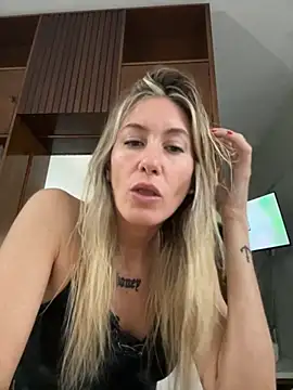 Snapshot of caritadeangellll chatting on 11-19-25, 09:48 caritadeangellll online show from 11-19-25, 09:48