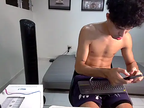 Dollarhot30 online show from 10-28-25, 01:53