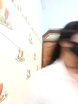 Snapshot of Hot-Soniya733 chatting on 02-11-26, 12:32 Hot-Soniya733 online show from 02-11-26, 12:32