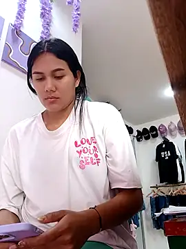 Snapshot of burbuja02 chatting on 10-08-25, 02:47 burbuja02 online show from 10-08-25, 02:47