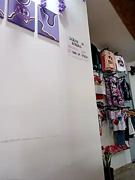 Snapshot of burbuja02 chatting on 10-29-25, 02:30 burbuja02 online show from 10-29-25, 02:30