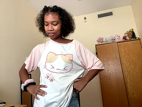 luvrgrllani online show from 09-10-25, 07:47