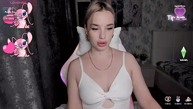 KiraKrox online show from 10-14-25, 06:31