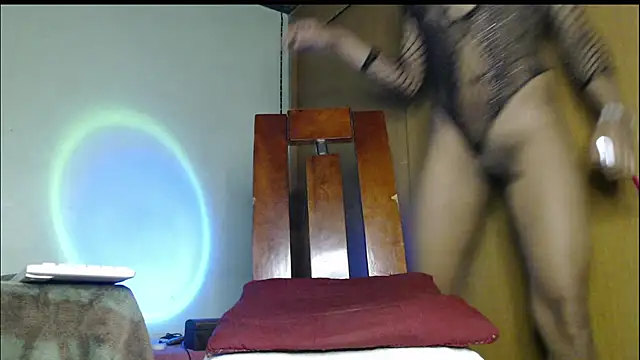 Snapshot of Galgadot3 chatting on 10-10-25, 09:25 Galgadot3 online show from 10-10-25, 09:25