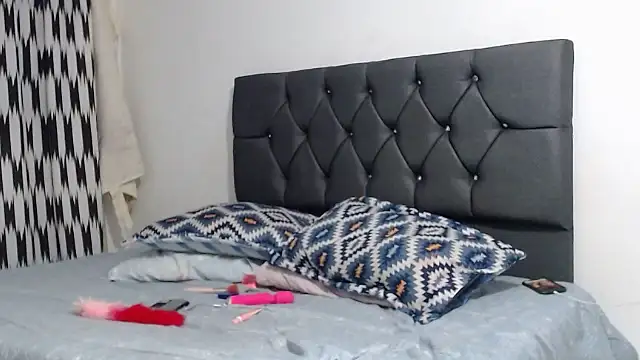 Snapshot of Angeliicaxx chatting on 10-10-25, 12:42 Angeliicaxx online show from 10-10-25, 12:42