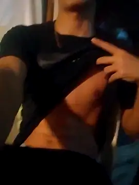 Snapshot of LUISSLEONN0958 chatting on 09-30-25, 07:57 LUISSLEONN0958 online show from 09-30-25, 07:57