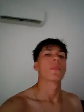 Snapshot of LUISSLEONN0958 chatting on 11-09-25, 10:30 LUISSLEONN0958 online show from 11-09-25, 10:30