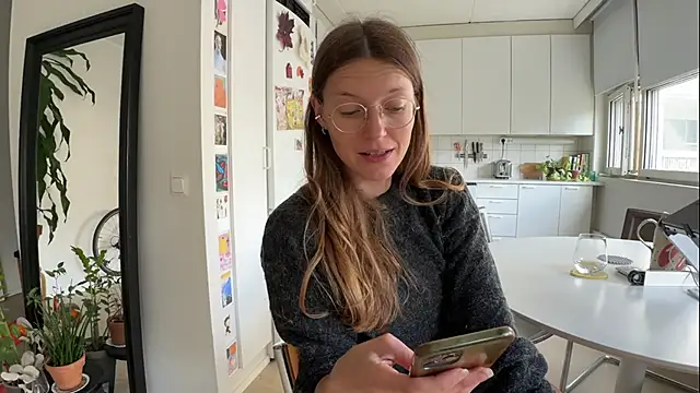 Snapshot of Scorpion_Peach chatting on 09-17-25, 10:17 Scorpion Peach online show from 09-17-25, 10:17