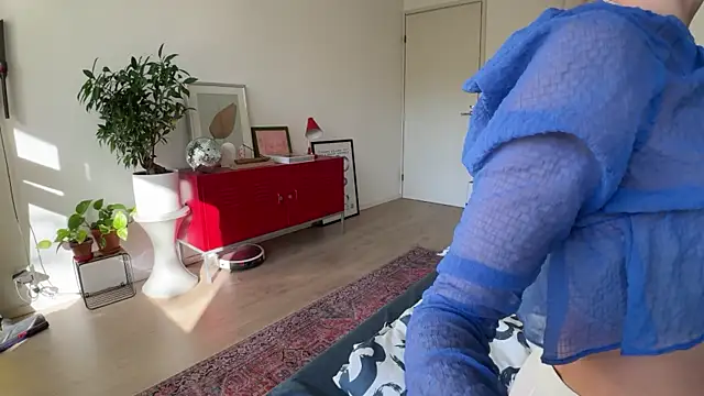 Snapshot of Scorpion_Peach chatting on 10-10-25, 10:47 Scorpion Peach online show from 10-10-25, 10:47