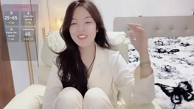 T-LL77- online show from 02-10-26, 06:23