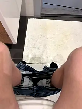 Snapshot of myPriority01 chatting on 09-24-25, 01:03 myPriority01 online show from 09-24-25, 01:03