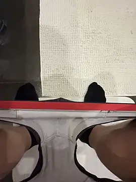 Snapshot of myPriority01 chatting on 09-28-25, 06:35 myPriority01 online show from 09-28-25, 06:35