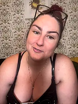 Snapshot of Lacey-BBW chatting on 10-13-25, 09:26 Lacey-BBW online show from 10-13-25, 09:26