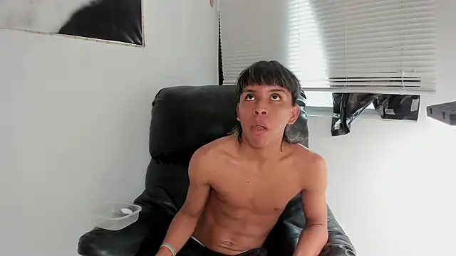 tyler twink boy online show from 02-06-26, 01:58