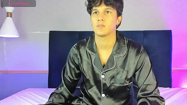 Leo Savage  online show from 11-11-25, 04:01