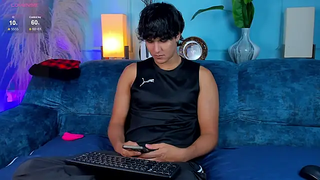 Leo Savage  online show from 12-19-25, 03:46