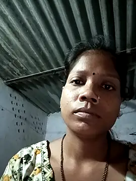 Snapshot of SEXY-MAHI4 chatting on 10-24-25, 02:41 SEXY-MAHI4 online show from 10-24-25, 02:41