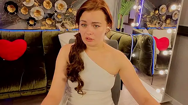 Snapshot of RedDoll_ chatting on 09-24-25, 10:02 RedDoll online show from 09-24-25, 10:02