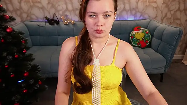 Snapshot of RedDoll_ chatting on 12-14-25, 05:40 RedDoll online show from 12-14-25, 05:40