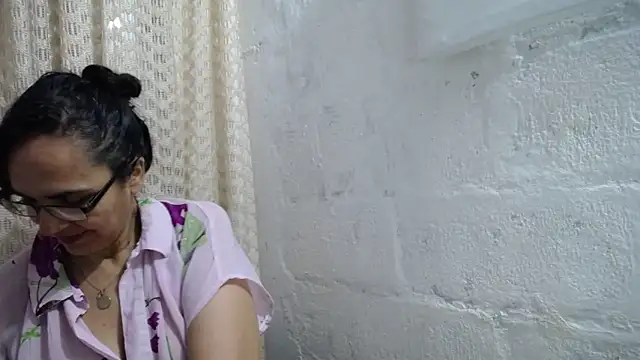 gabbyparker  online show from 10-11-25, 10:47