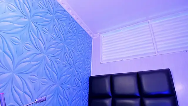 Monthiee online show from 10-28-25, 03:43