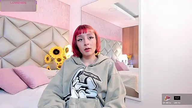 dafnne hall online show from 11-29-25, 04:15