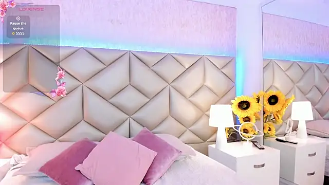 dafnne hall online show from 12-05-25, 04:21