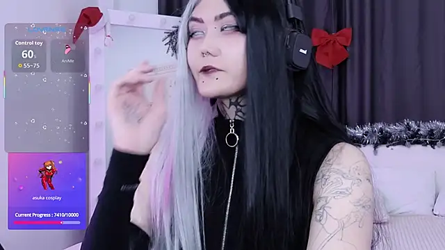 Snapshot of GothXRaven chatting on 12-22-25, 10:45 GothXRaven online show from 12-22-25, 10:45