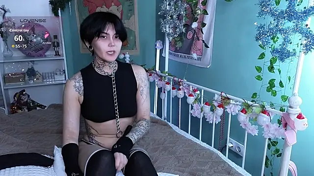 Snapshot of GothXRaven chatting on 01-09-26, 03:26 GothXRaven online show from 01-09-26, 03:26