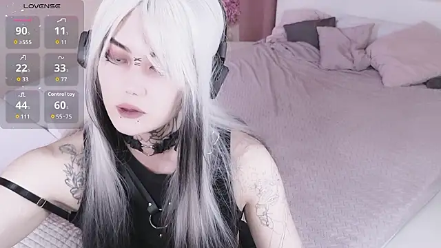 Snapshot of GothXRaven chatting on 02-11-26, 04:01 GothXRaven online show from 02-11-26, 04:01