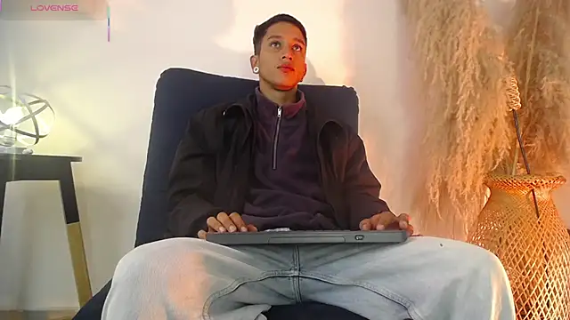 Snapshot of Ram_Swain chatting on 10-02-25, 01:07 Ram Swain online show from 10-02-25, 01:07