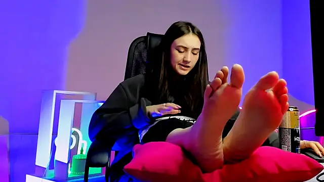 olivianorton online show from 11-24-25, 03:34