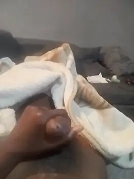 Snapshot of MaturedyoungMan chatting on 11-17-25, 05:46 MaturedyoungMan online show from 11-17-25, 05:46