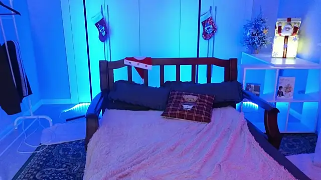 saintlauren1 online show from 12-19-25, 08:38