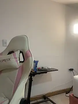 emma hot2006 online show from 12-14-25, 04:01